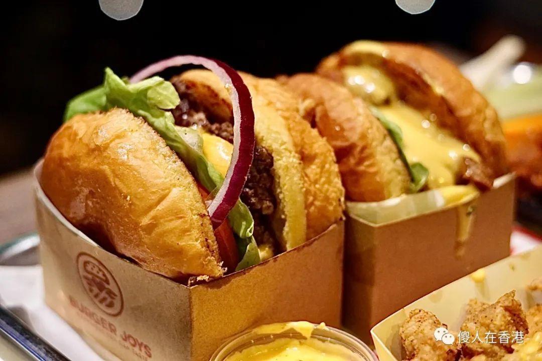 钢铁侠离开一周年,用一口芝士汉堡来怀念