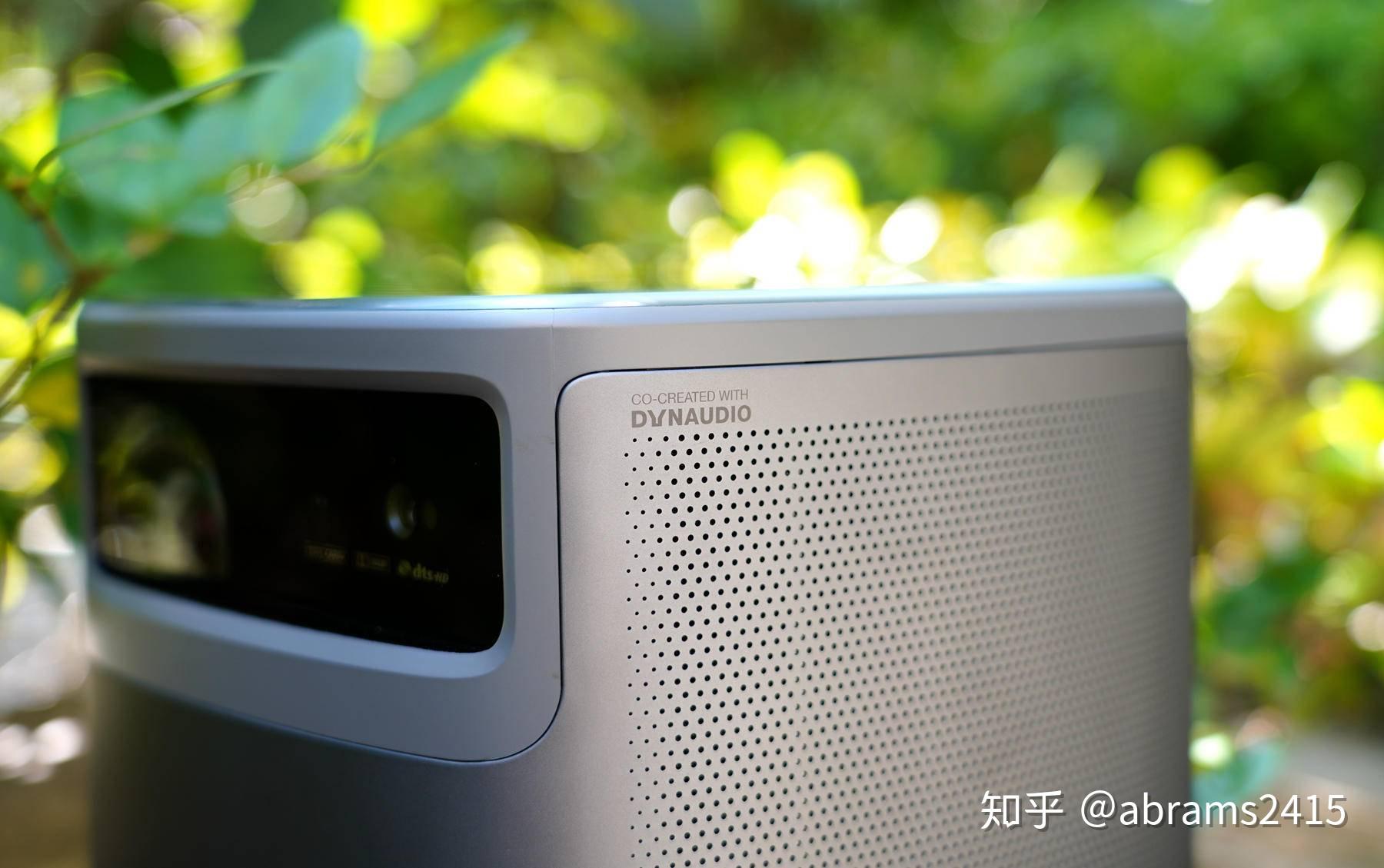 2400ansi亮度今年最有诚意投影升级入门高端旗舰坚果j10画质及效果