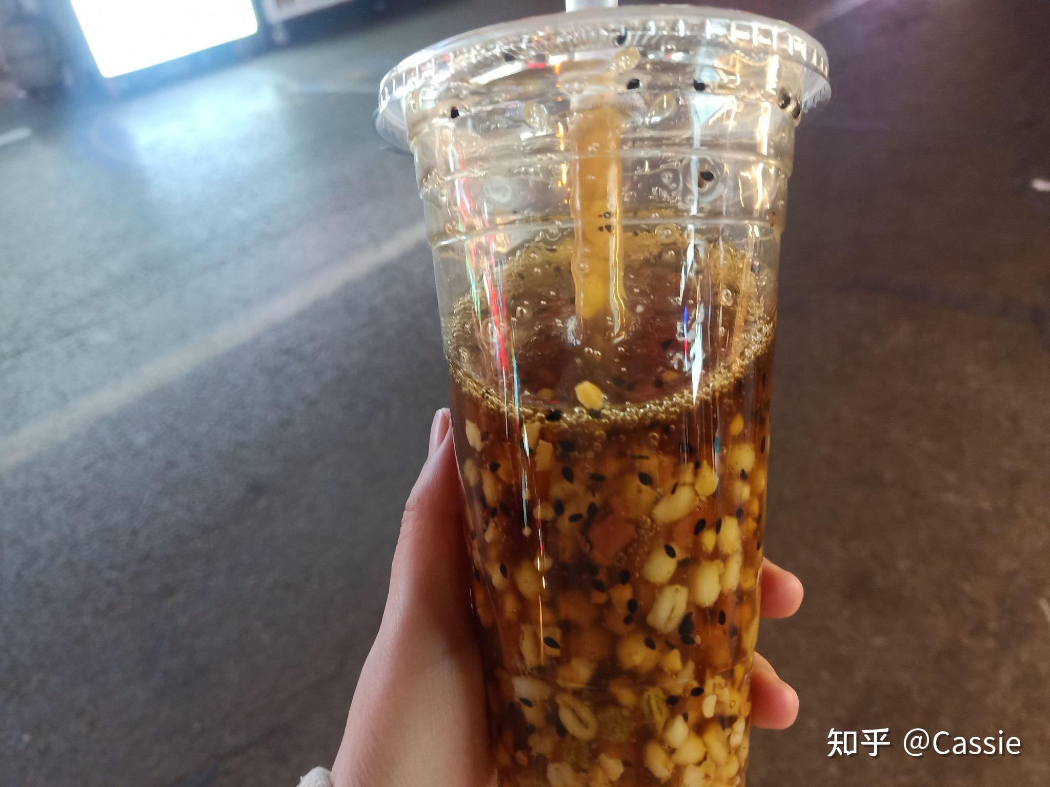 莲子粥(好喝还不贵,4元一大杯)炸鱼(其实还是火锅啦～哈哈哈)