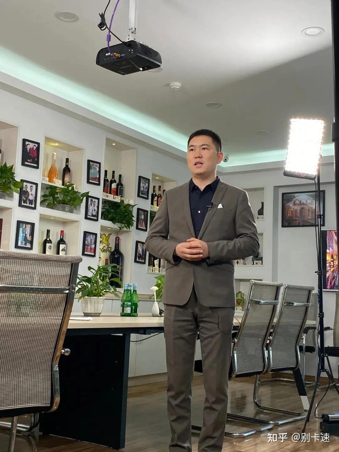 伊小军对格鲁吉亚文化,葡萄酒及农产品等在中国的发展