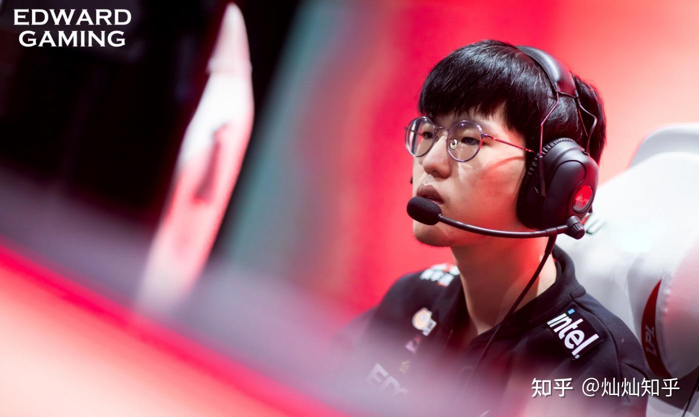 厂长一脸不屑图火了圣枪哥重回edg首发jiejie暗示出问题