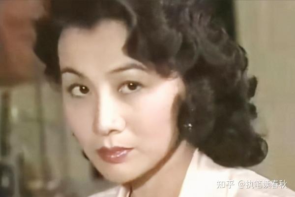 背景是方鸿渐,孙柔嘉,辛楣等一批人在路途中被人敲诈,盘缠用尽.