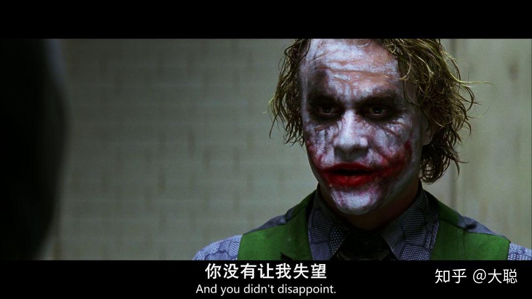 想看透未映先火的《小丑》,得先深入《黑暗骑士》希斯莱杰版小丑