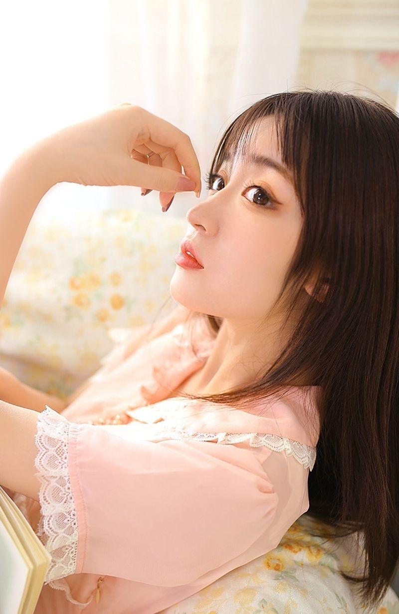 又纯又欲美女写真壁纸子行吾且闭柴扉却要霜须一两茎