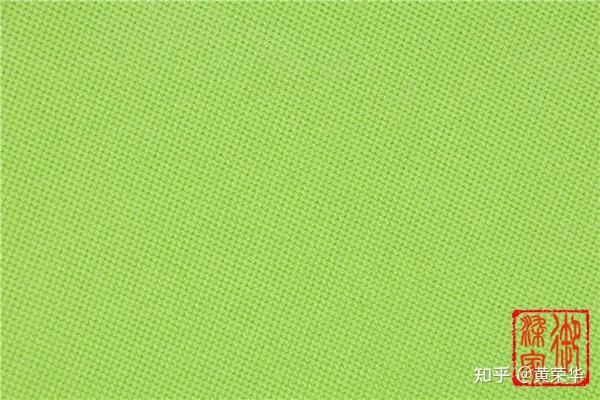 较为明亮的浅绿色.属于间色.