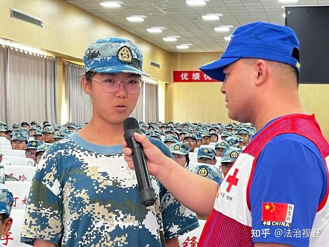 经与米脂县红十字会,米脂县蓝天救援队共同协商,米脂中学在新生军训中