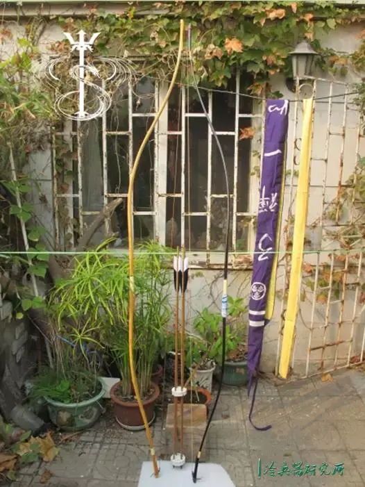 和弓分类我们通常所说的和弓(yumi)在大分类里属于传统弓里的长弓.