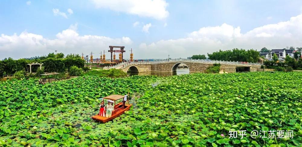 在北村楼山湾景区还有美食街,水上乐园等等你来"解锁"房村芙蓉园每逢