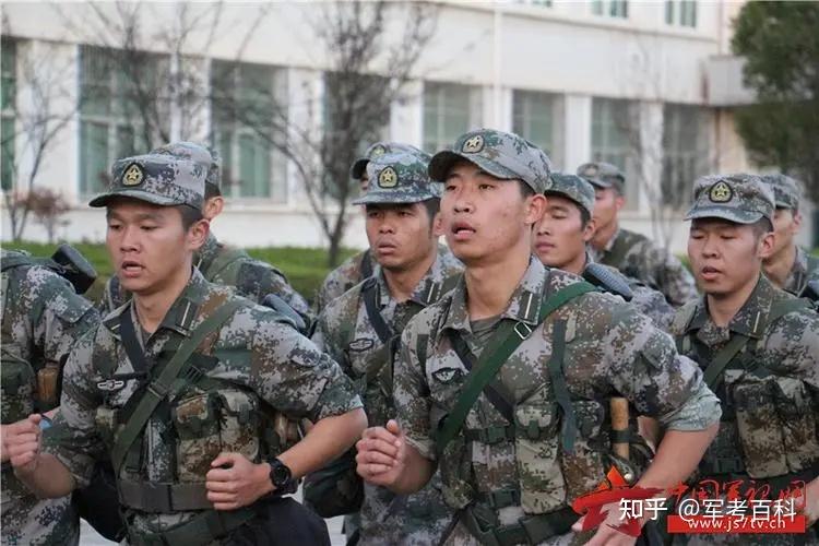 是培養新型陸軍步兵初級指揮軍官的高等教育院校