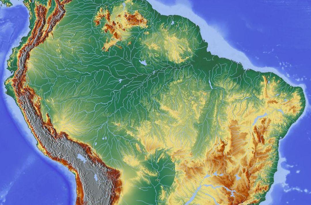 亚马逊河,流域面积达6,915,000平方千米,占南美洲面积的40%,几乎相当