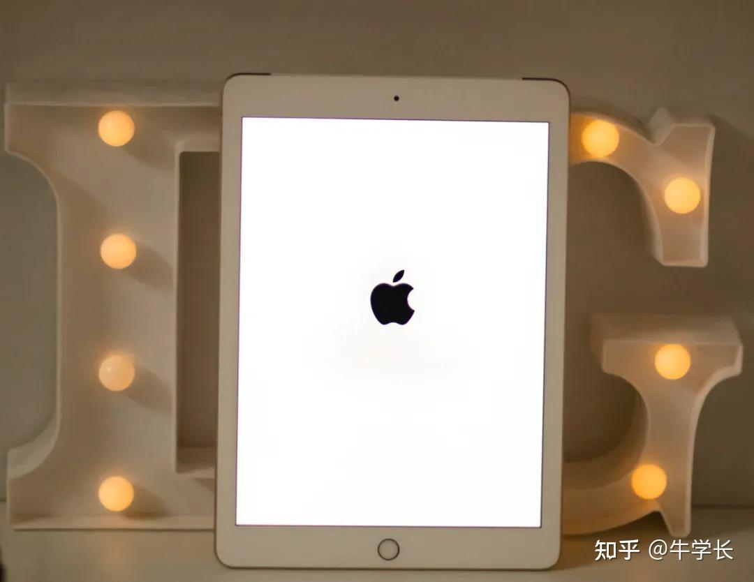 无论是ipad黑屏白苹果,或是ipad白屏黑苹果,都是ipad卡在了apple 标志