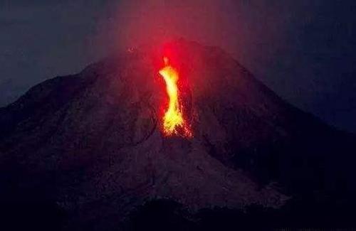 巴厘岛火山喷发