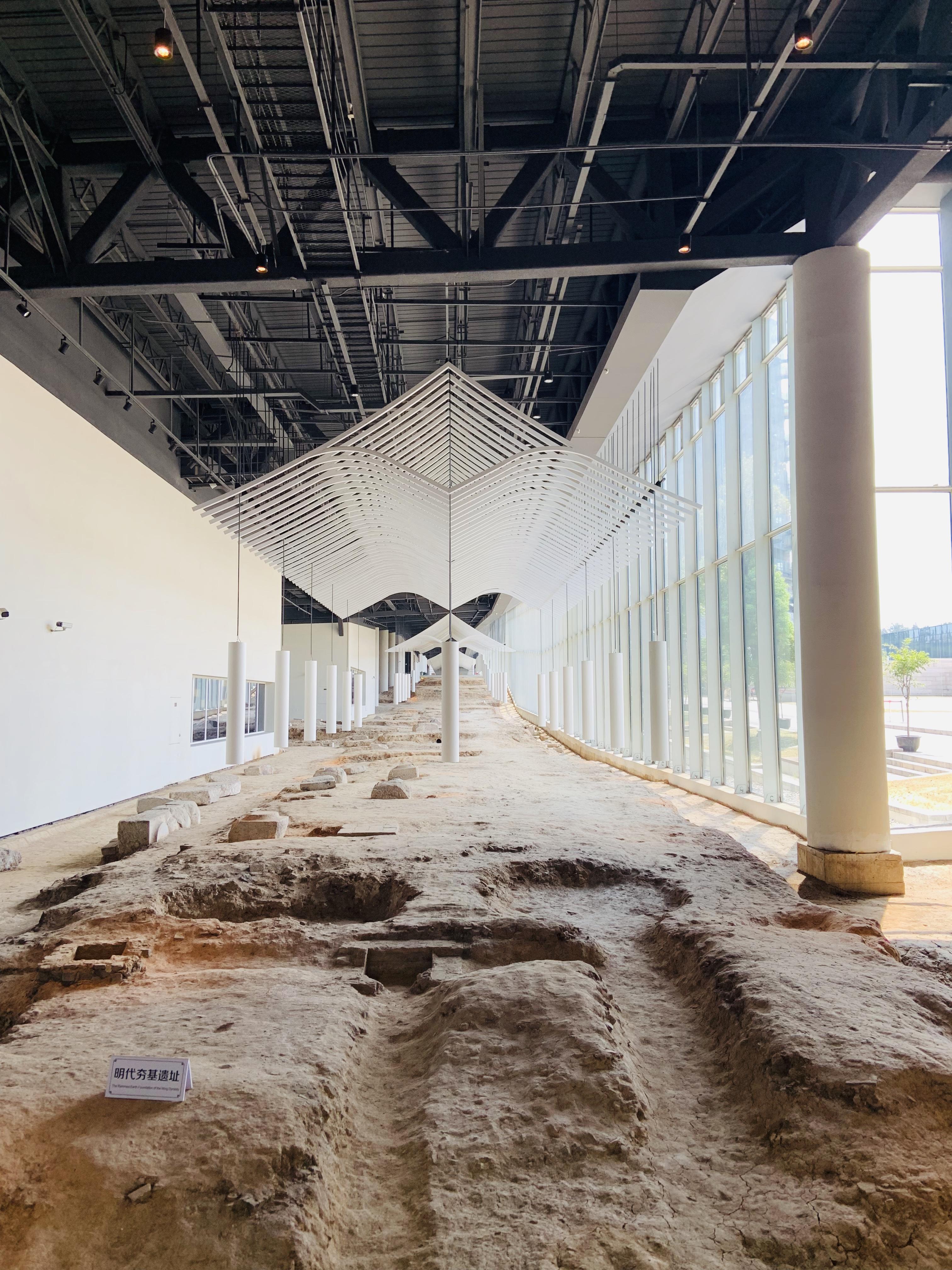 报恩寺前身的长干寺地宫出土了震惊世界和佛教界的世界唯一一枚"佛顶