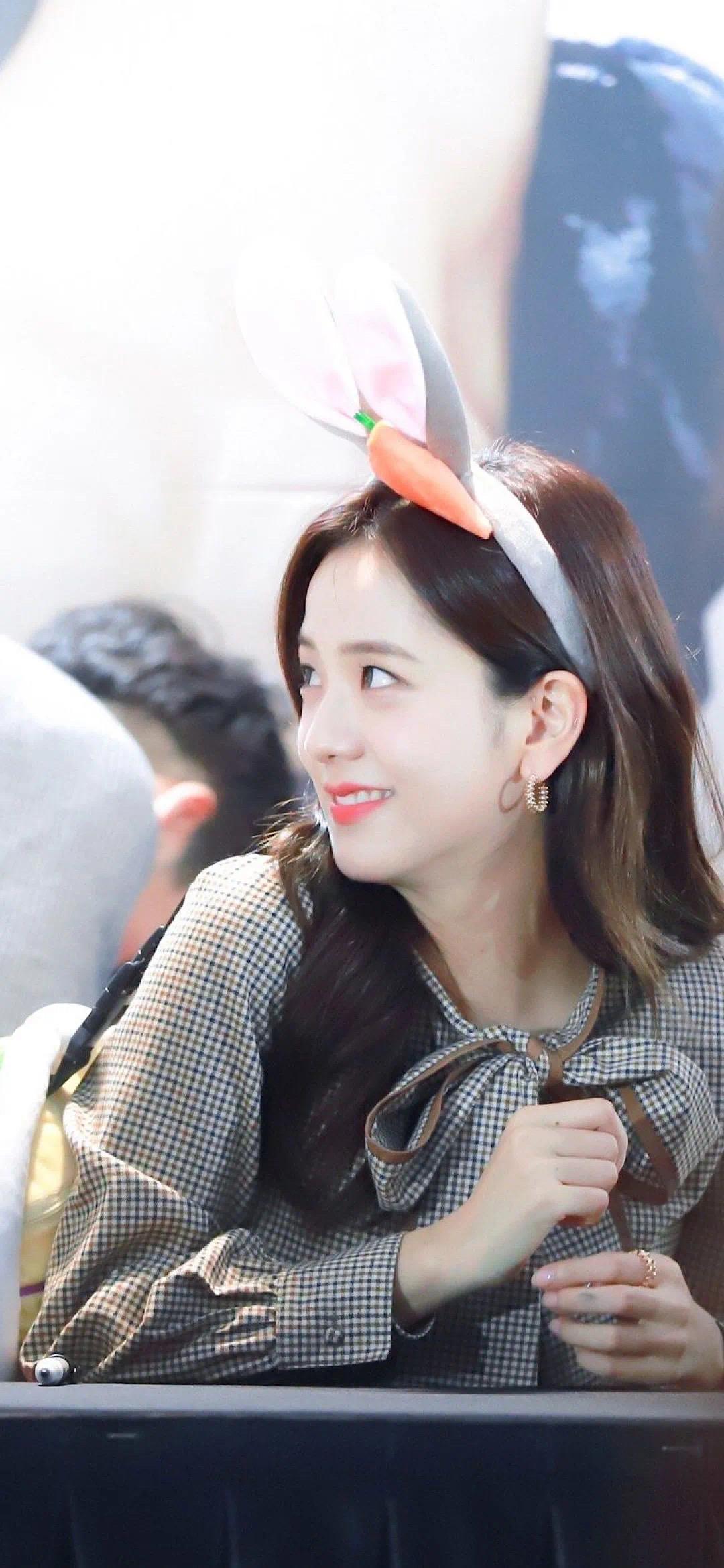 有没有超级好看的jisoo的壁纸啊