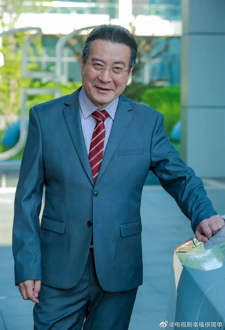 传媒,该单位由中国国家话剧院100%持股,董事长是演员,制片人许文广