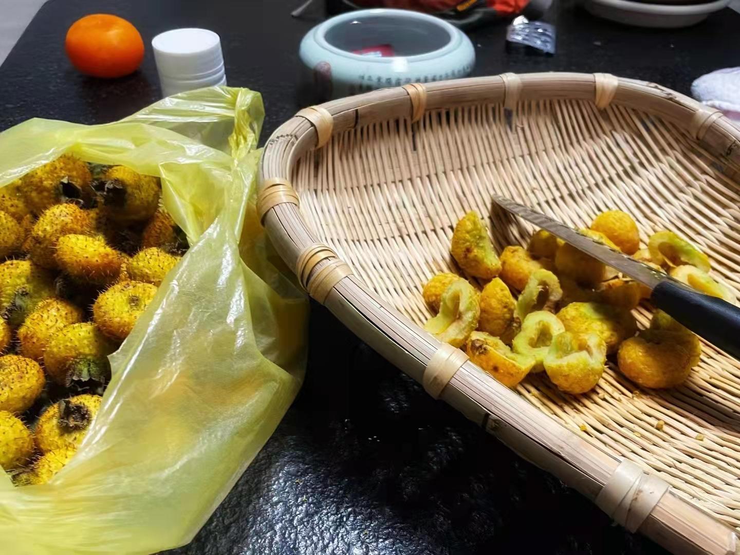 刺梨春天开花，古人说成熟之时，有“虎来食”，平添不少传奇色彩 - 知乎
