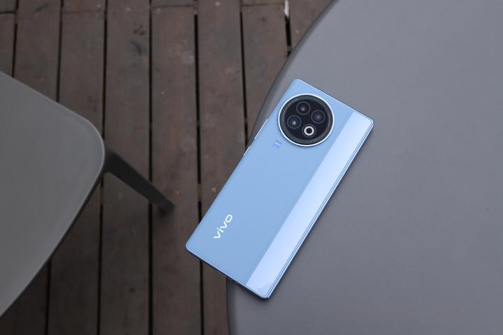 vivoxfold2图赏颜值最高配置最强的大折叠屏旗舰