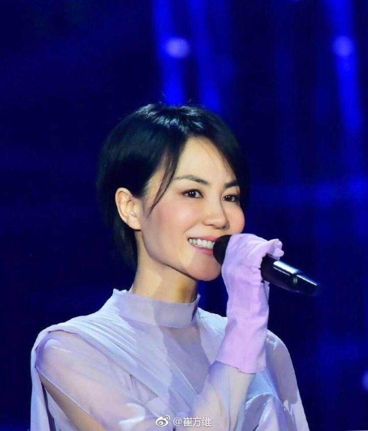 如何看待幻乐之城王菲的表演?