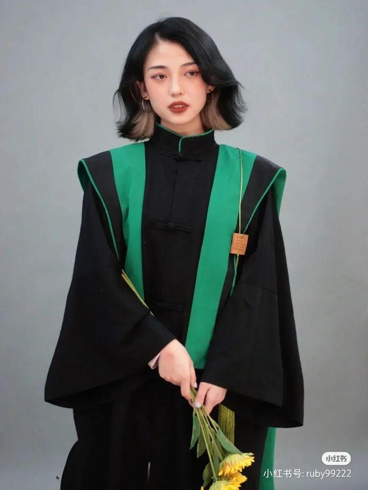这些美院的学士服美上热搜！也有的把人丑哭…网友：只要能考上，背心裤衩我也穿！ - 知乎