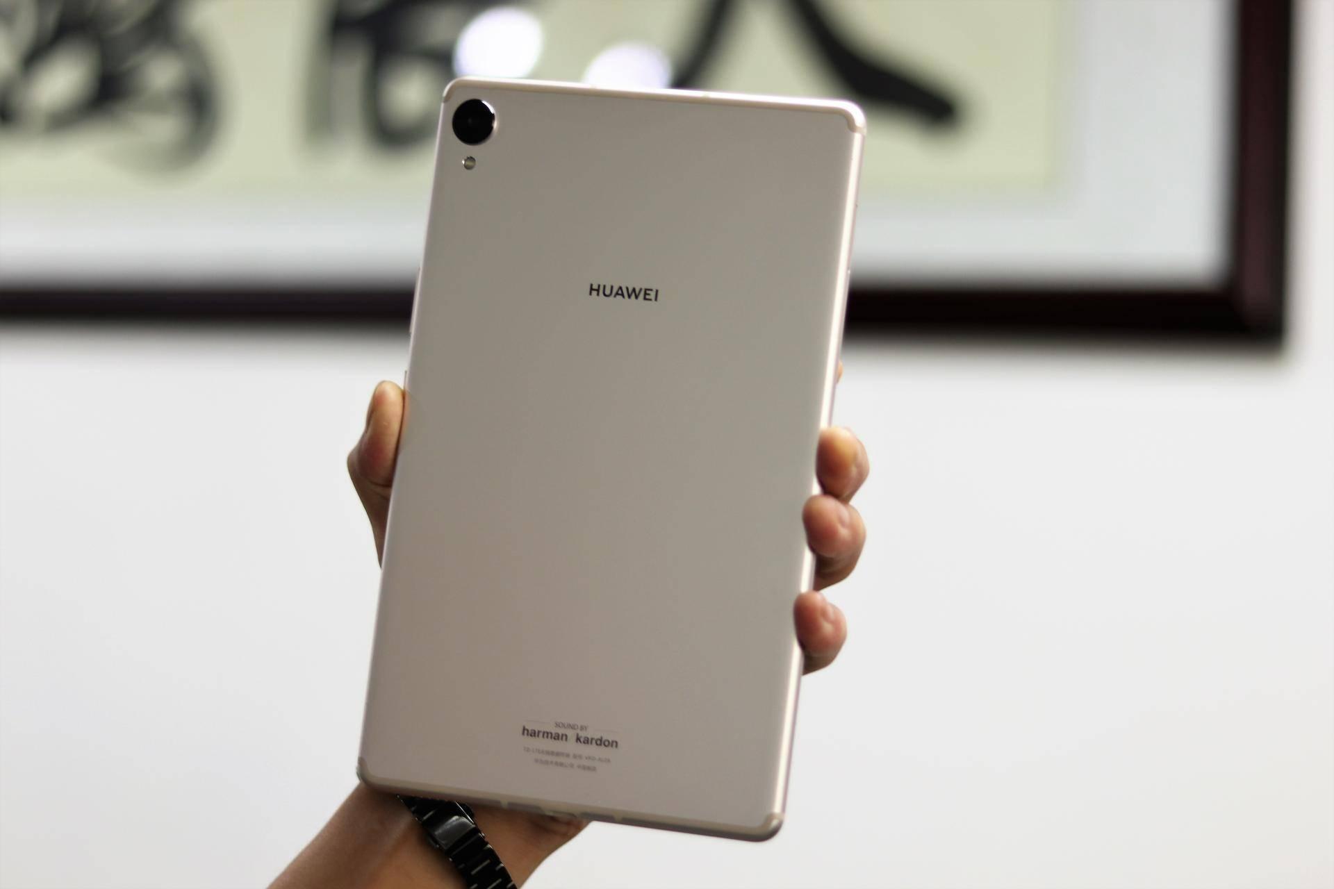 华为平板m6 8.4寸版开箱测评,不仅仅是吃鸡,更是生产力