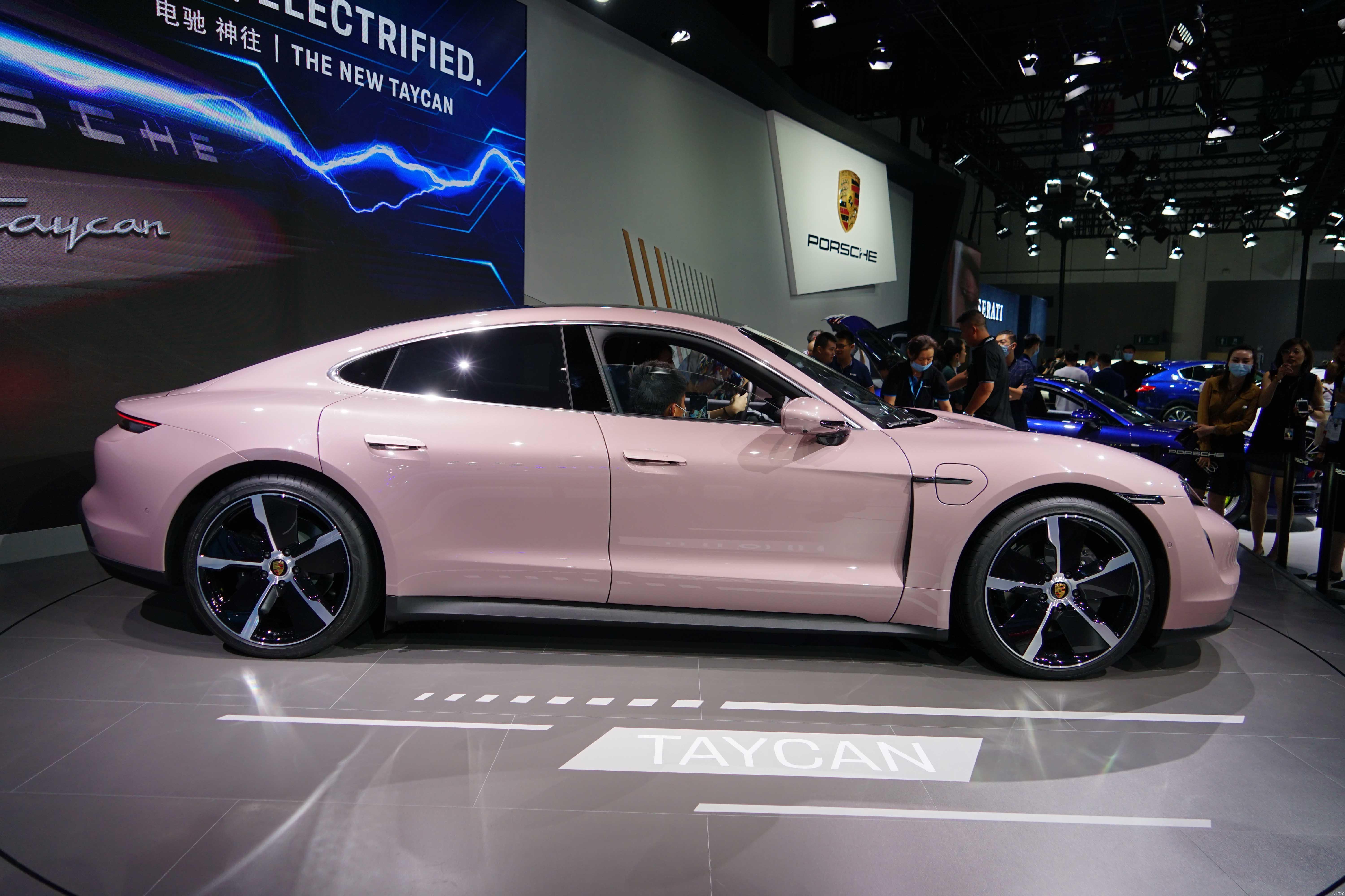 2020成都车展提供两种续航版本保时捷taycan入门车型正式亮相