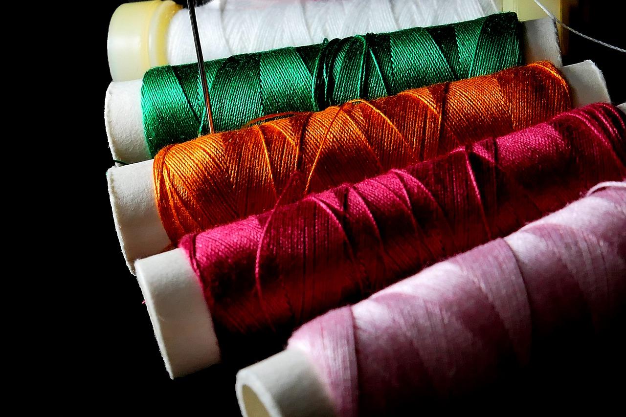 如何自己给衣服锁边