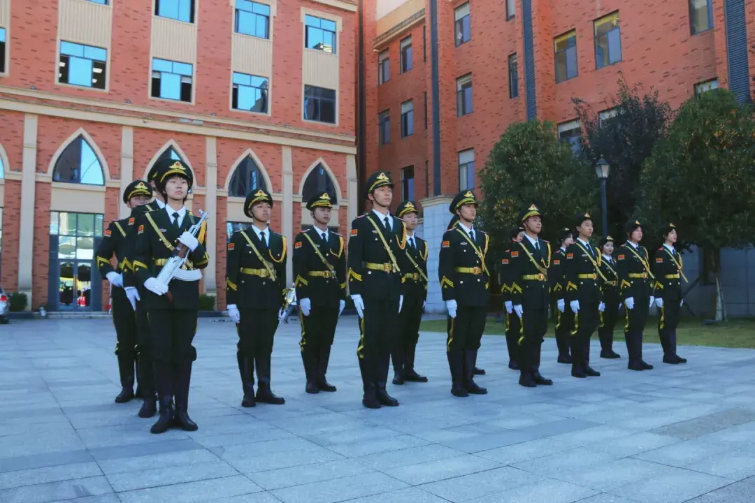 這是貴陽一中普瑞國際學校國旗班的首次亮相