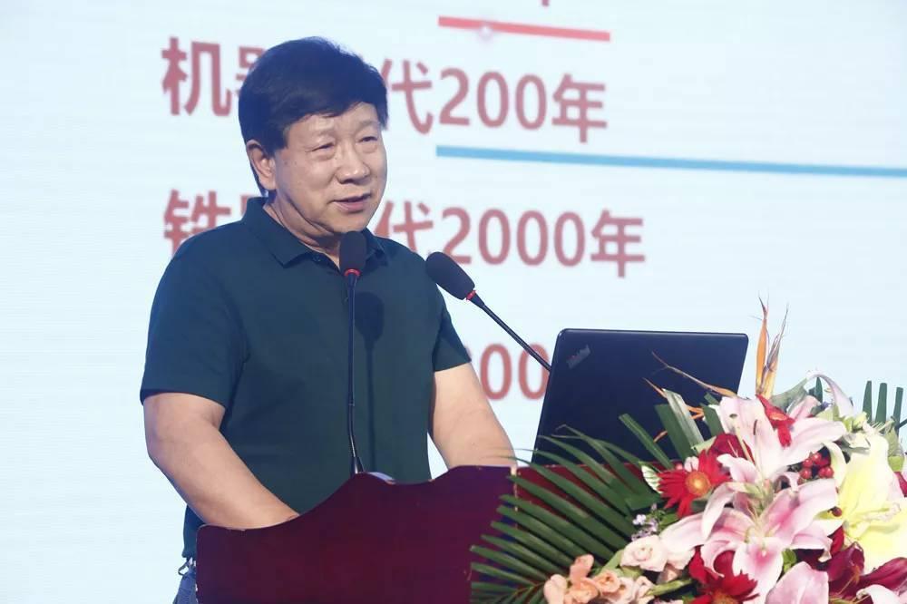 特级英语教师刘兆义以课程标准为统领让教育与信息化发展相互促进