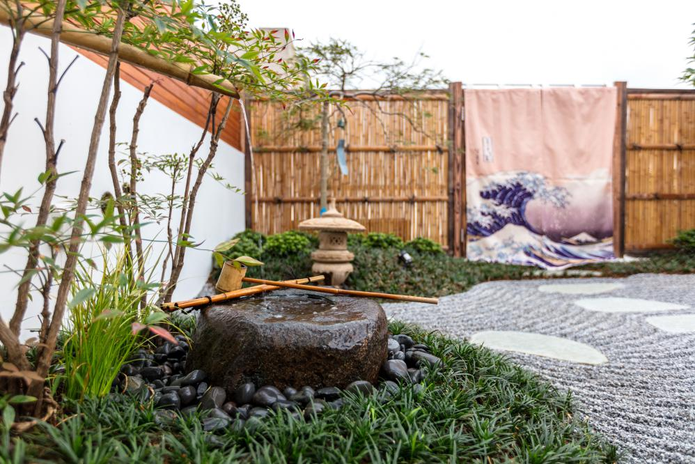 在日本禅意风的庭院制作一瓮水景,让庭院心静心明
