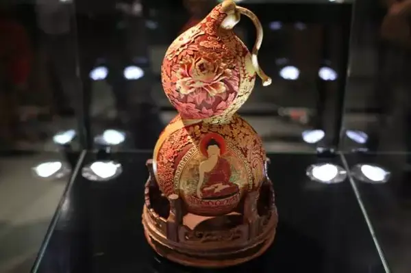 城市号角艺术之行798专访葫芦雕刻艺术家马江红