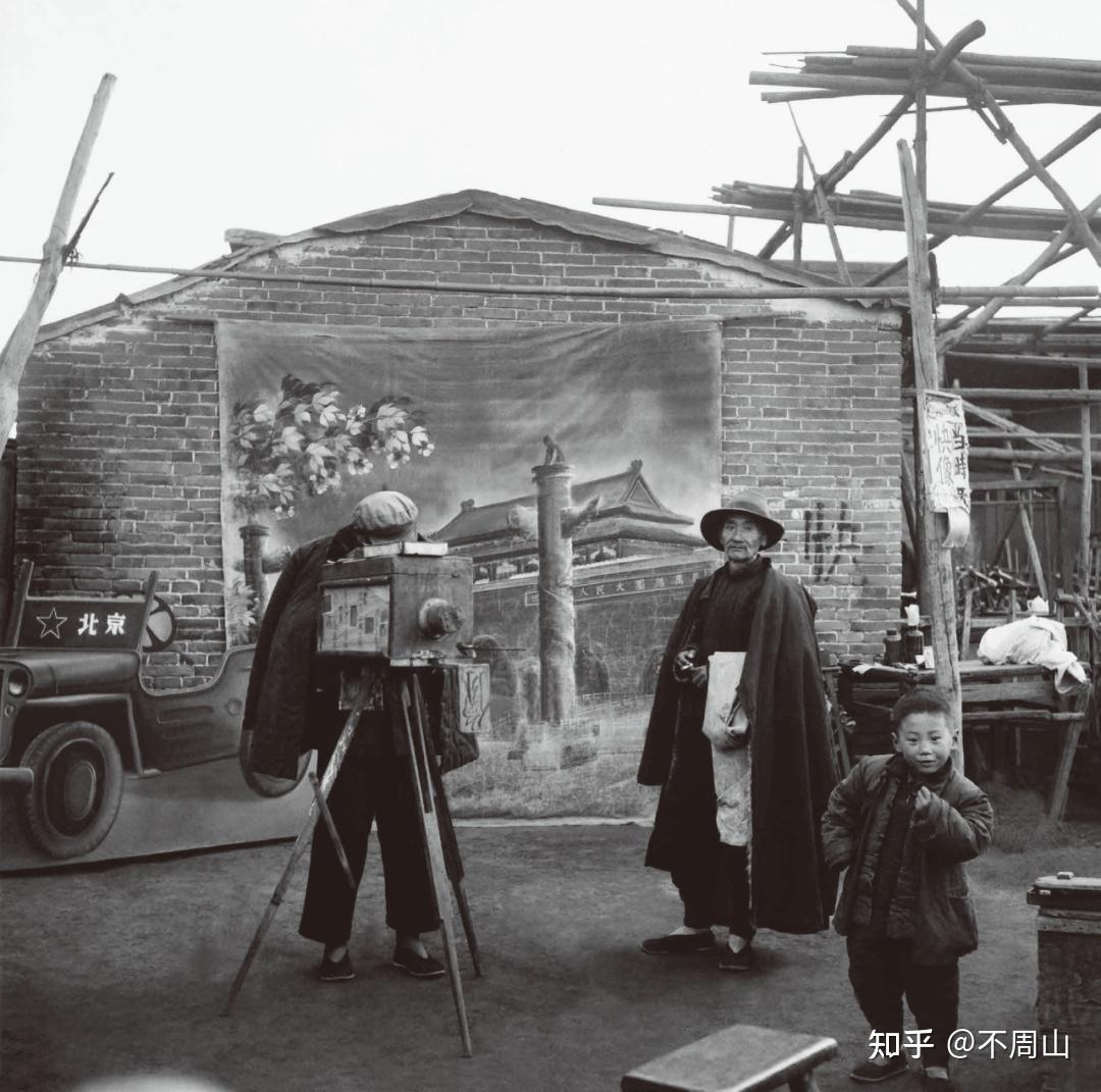 一组各个时代的老照片八国联军进入紫禁城彩票抽奖现场小人书摊点