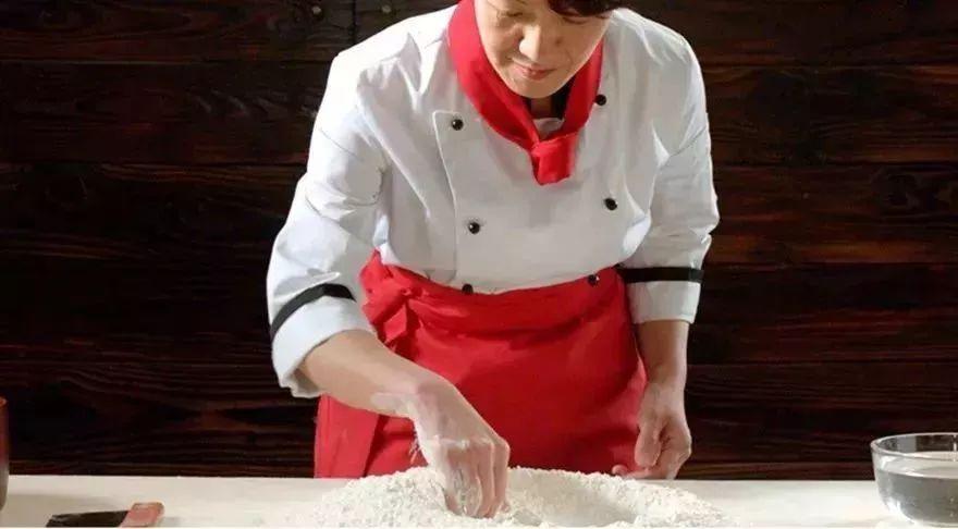 王桂云:山东面点大师第二代传人,38年专注于面点的研究与制作,始创