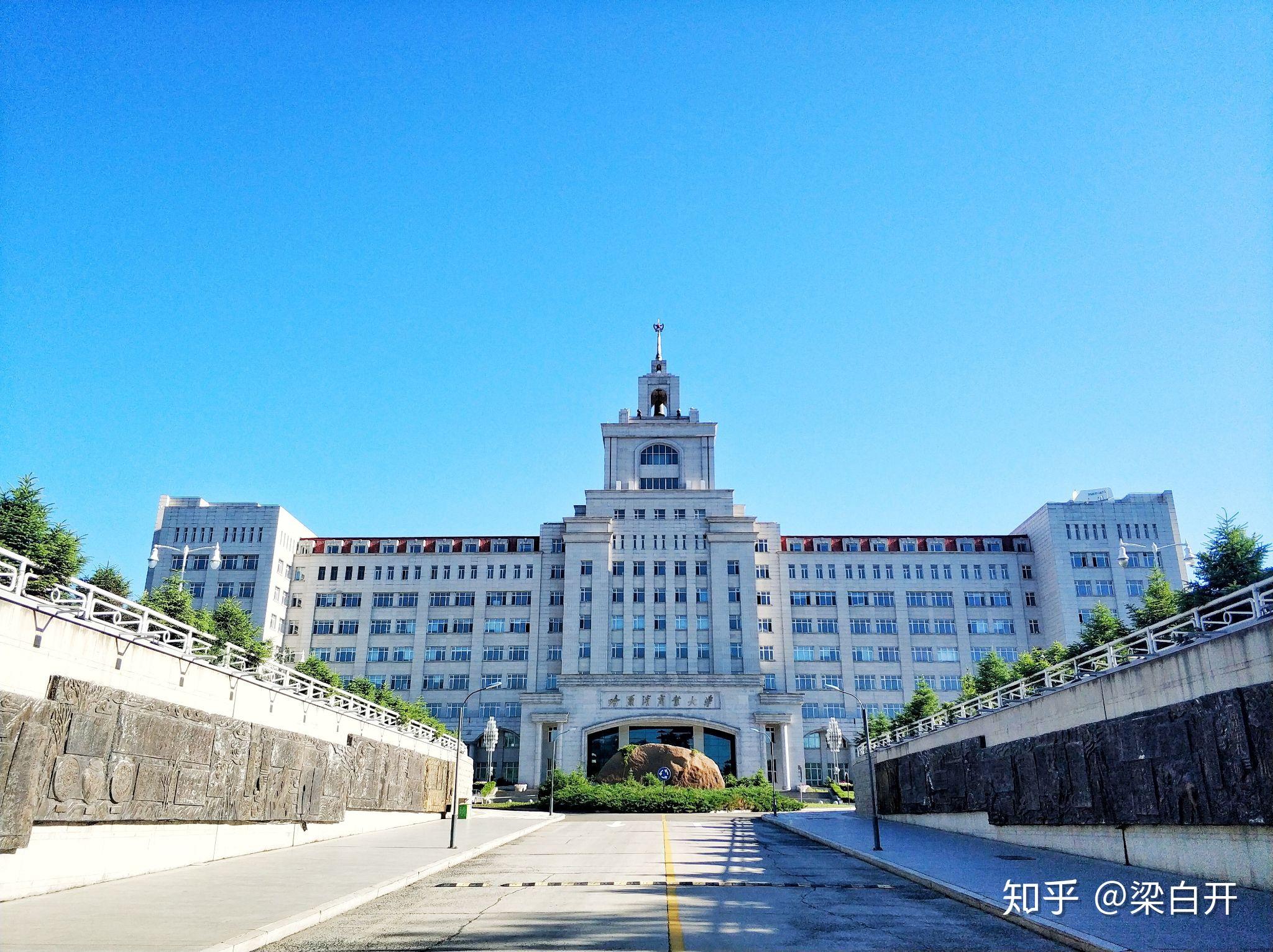 哈尔滨商业大学有哪些难看的校园建筑?