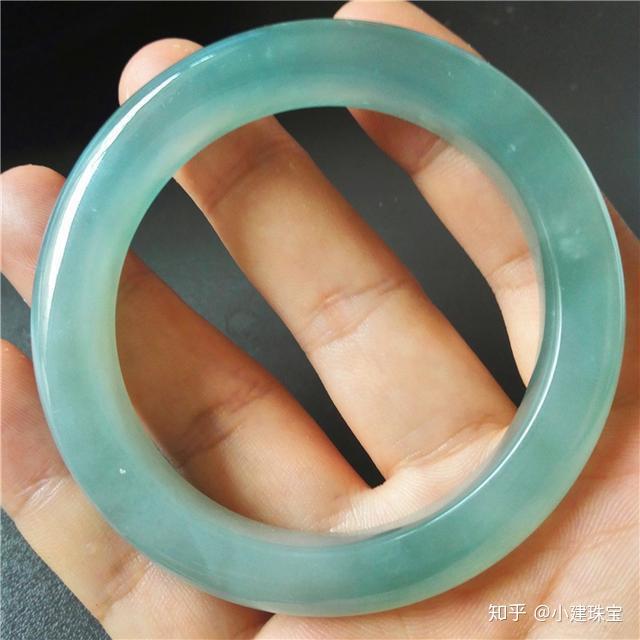 莫湾基晴水种翡翠手镯开窗料