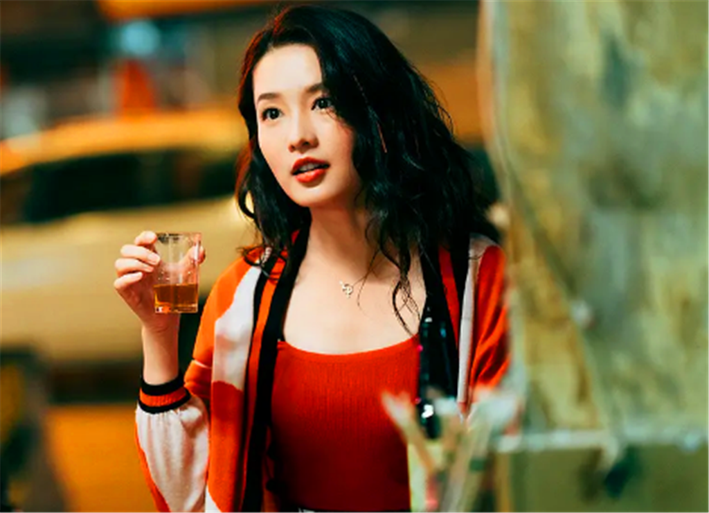 从陆雪琪到宋温暖李沁的电影角色都需要温暖的抱抱