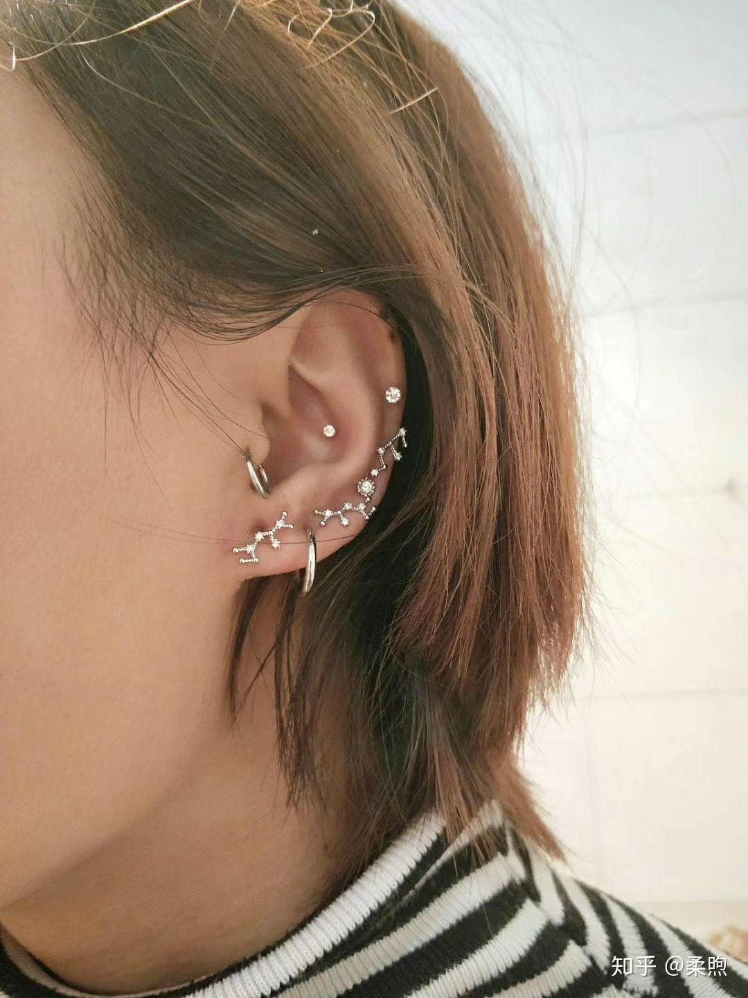 耳洞多的人怎样戴耳钉好看