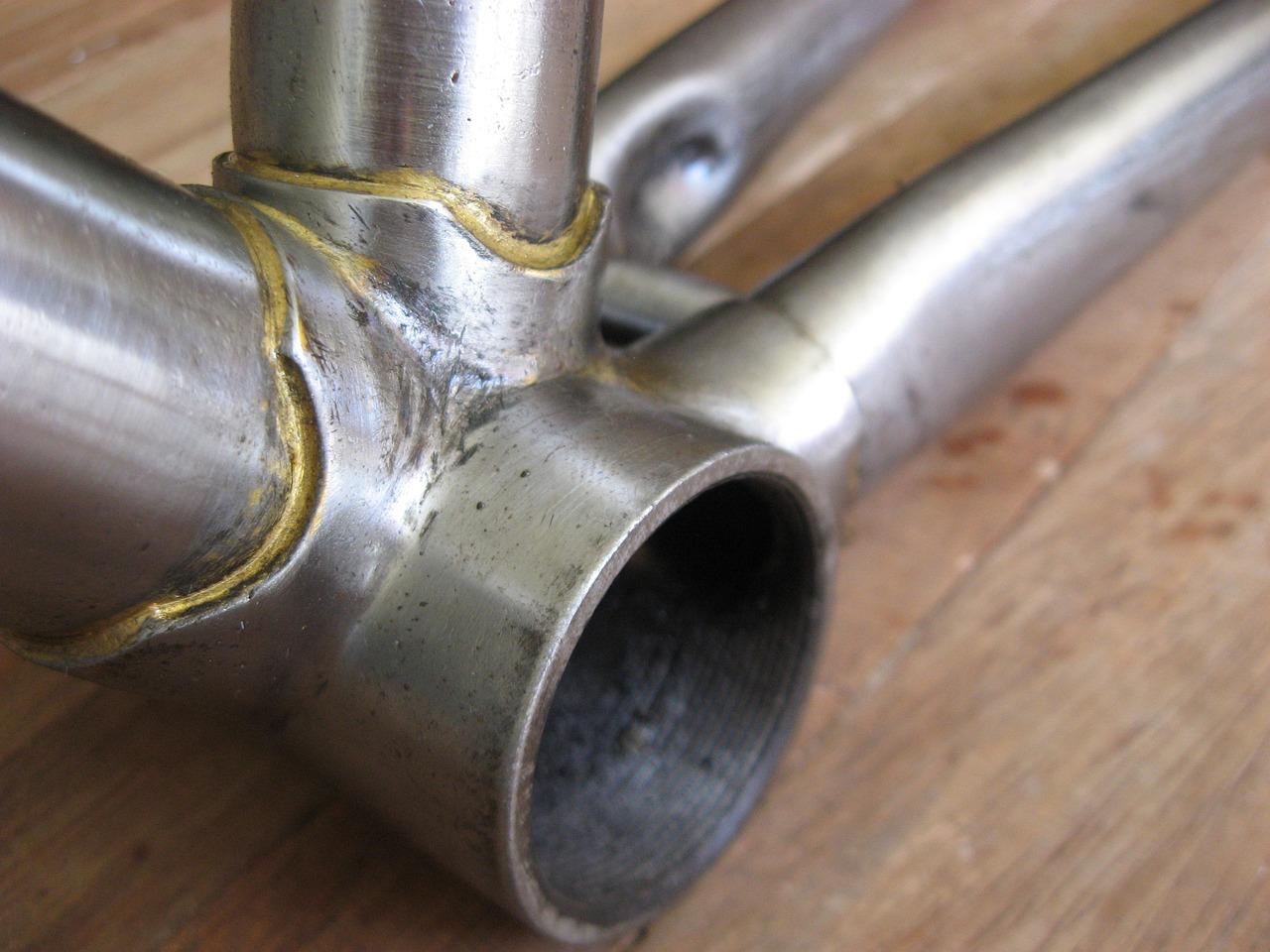 4. 文字凹槽设计