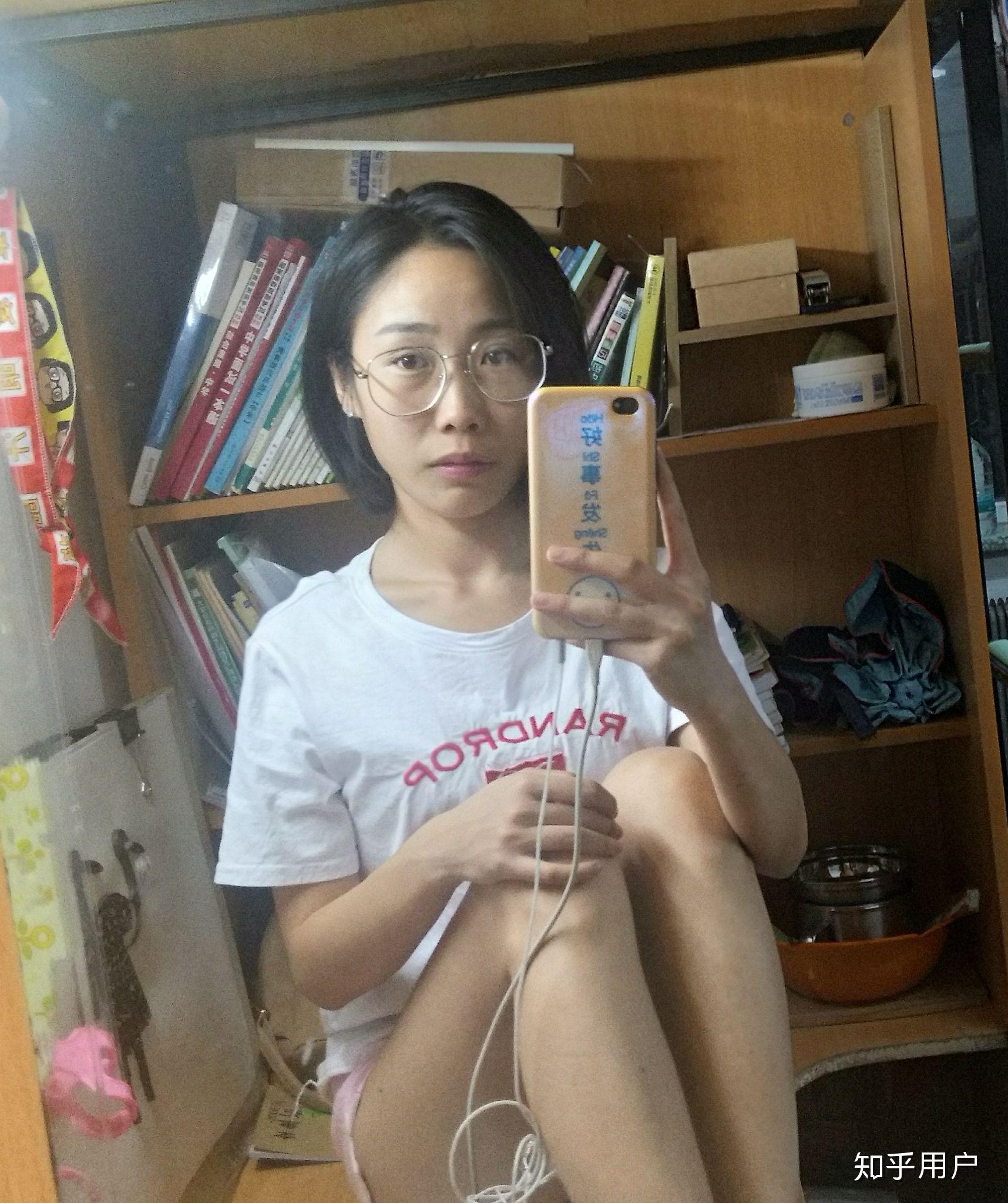 照片和镜子中的自己哪个更接近真实中的自己?