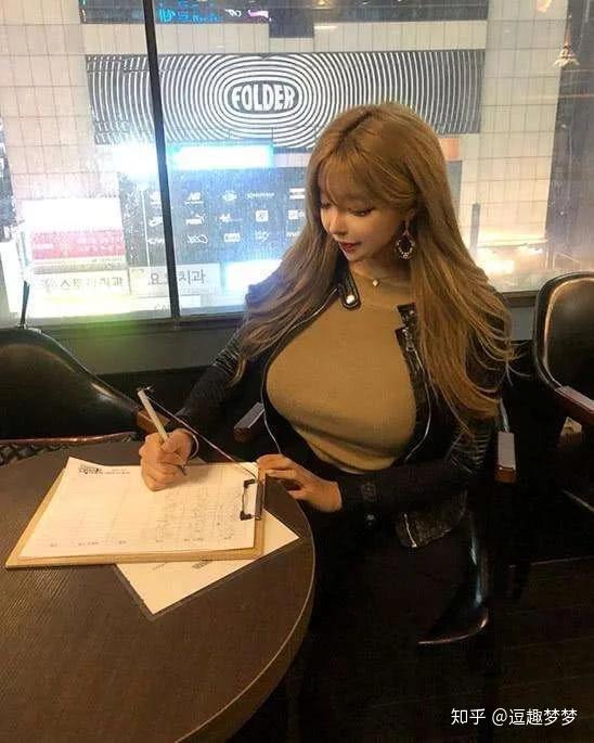 抖音芭比巨兔火了拥有肥牛般魔鬼身材却意外性感到极致