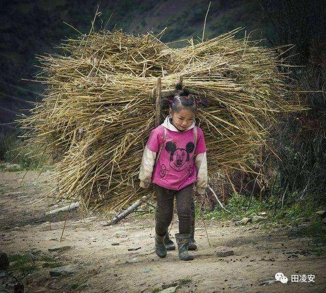 农村小女孩 穷苦图片