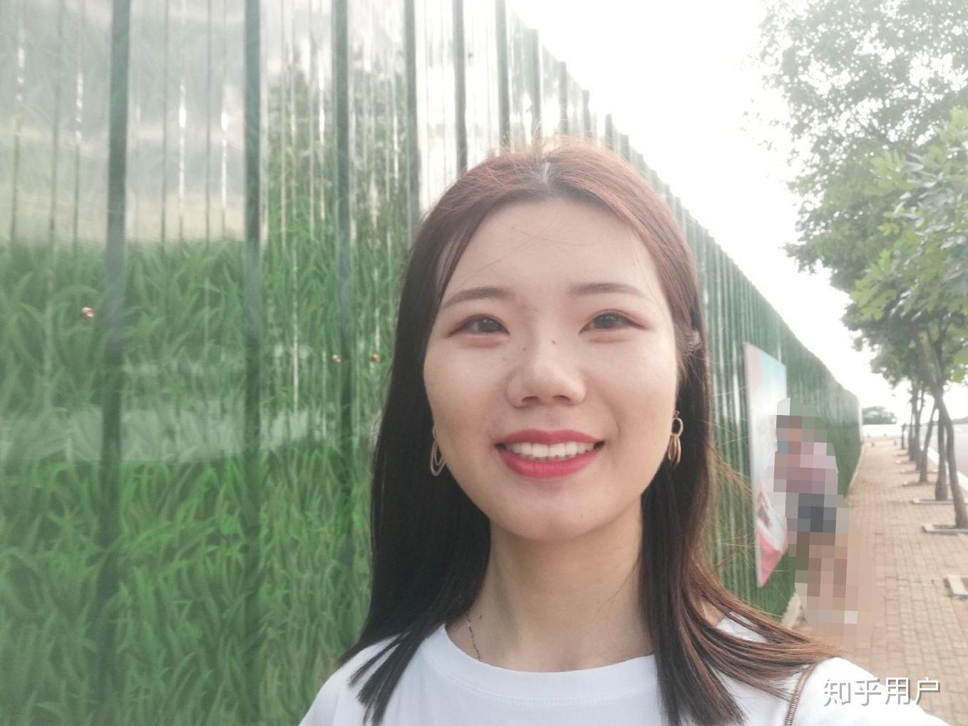 有没有人觉得后置摄像头拍出了自己脸是歪的