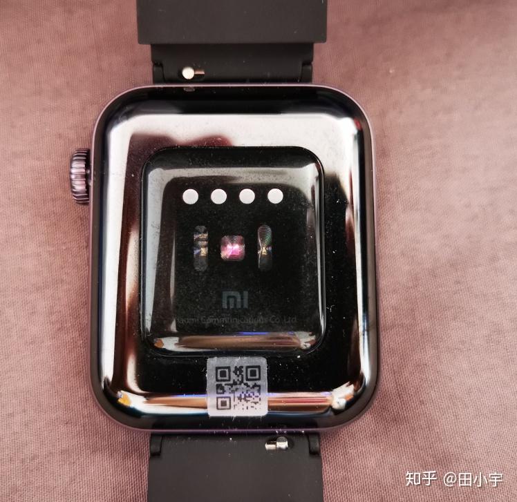 小米智能手表刚发布的时候,全网有不少声音在质疑方形表盘和旋钮交互