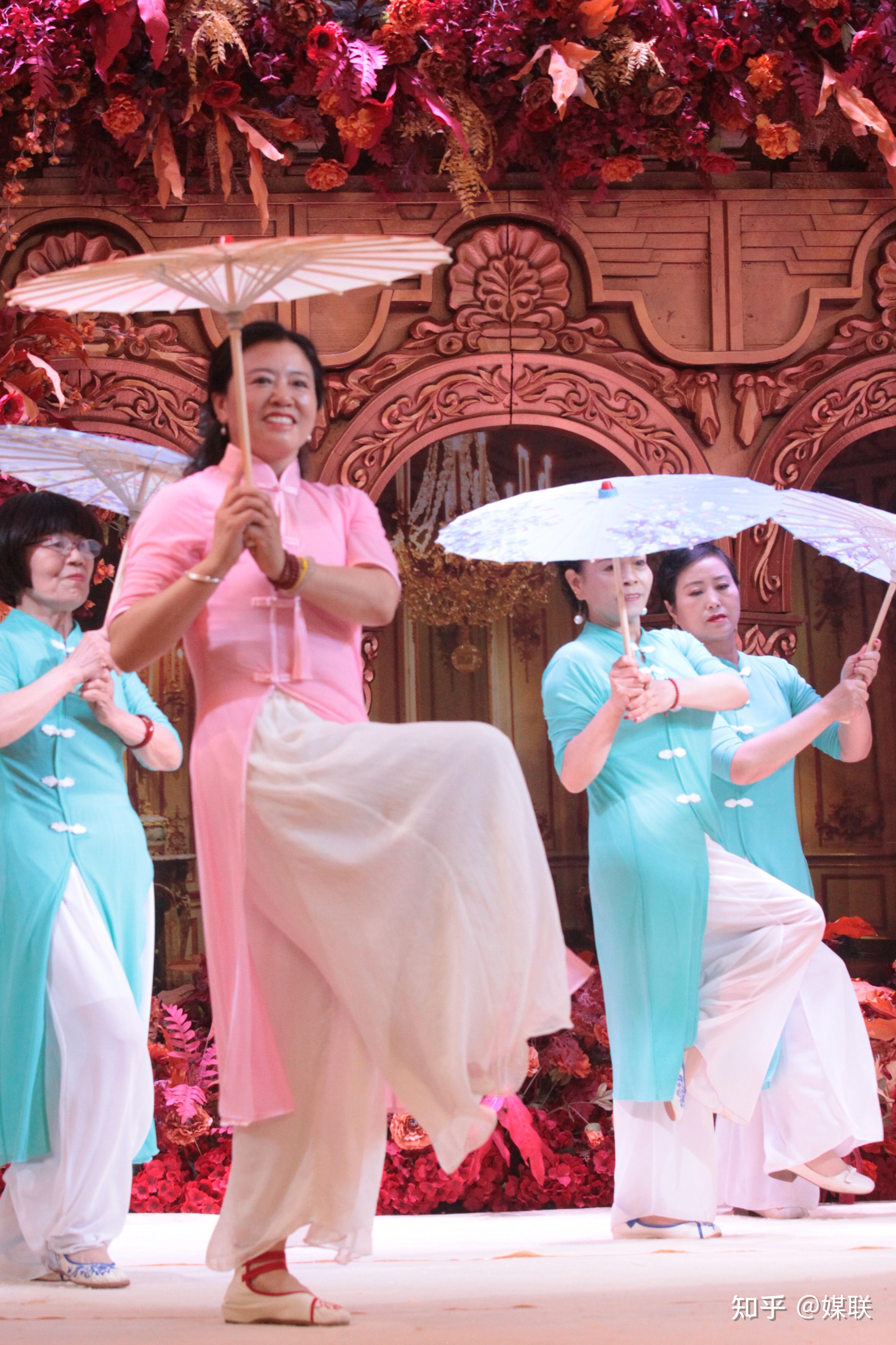 欢庆七一各显神通佳丽旗袍秀出风采