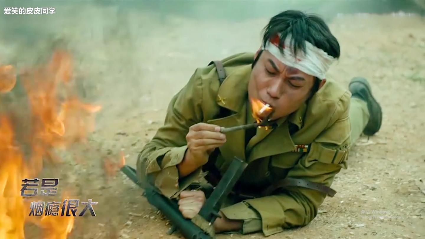 盘点:五大花式点烟名场面,若是烟瘾很大,枪林弹雨也得把烟点上