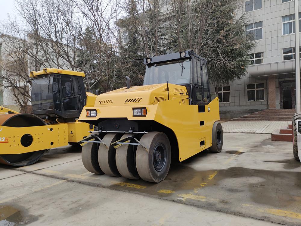 10吨16吨轮胎压路机压实油面不用愁