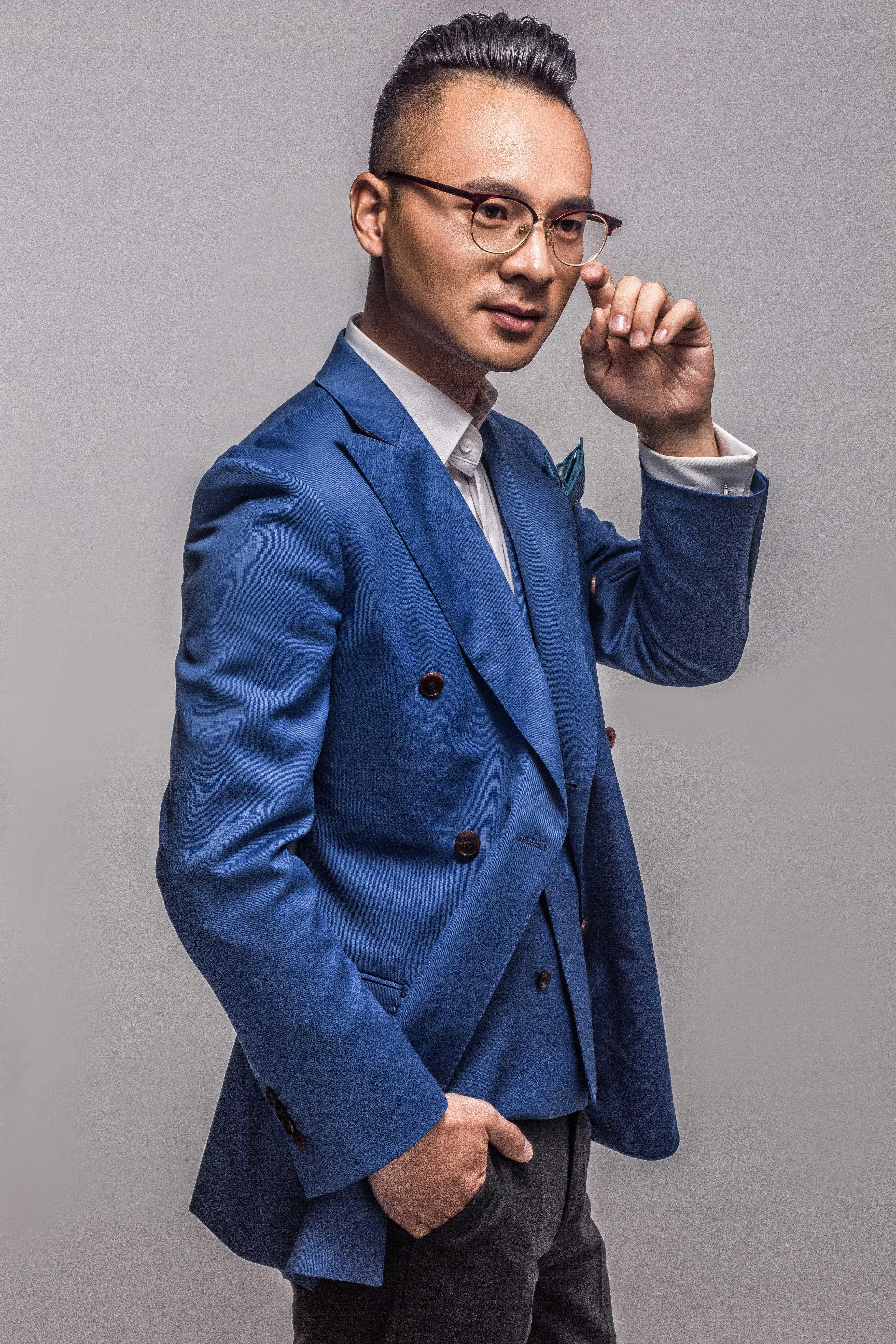 拍照时候摆什么手势,姿势或者造型可以免于剪刀手的流俗?