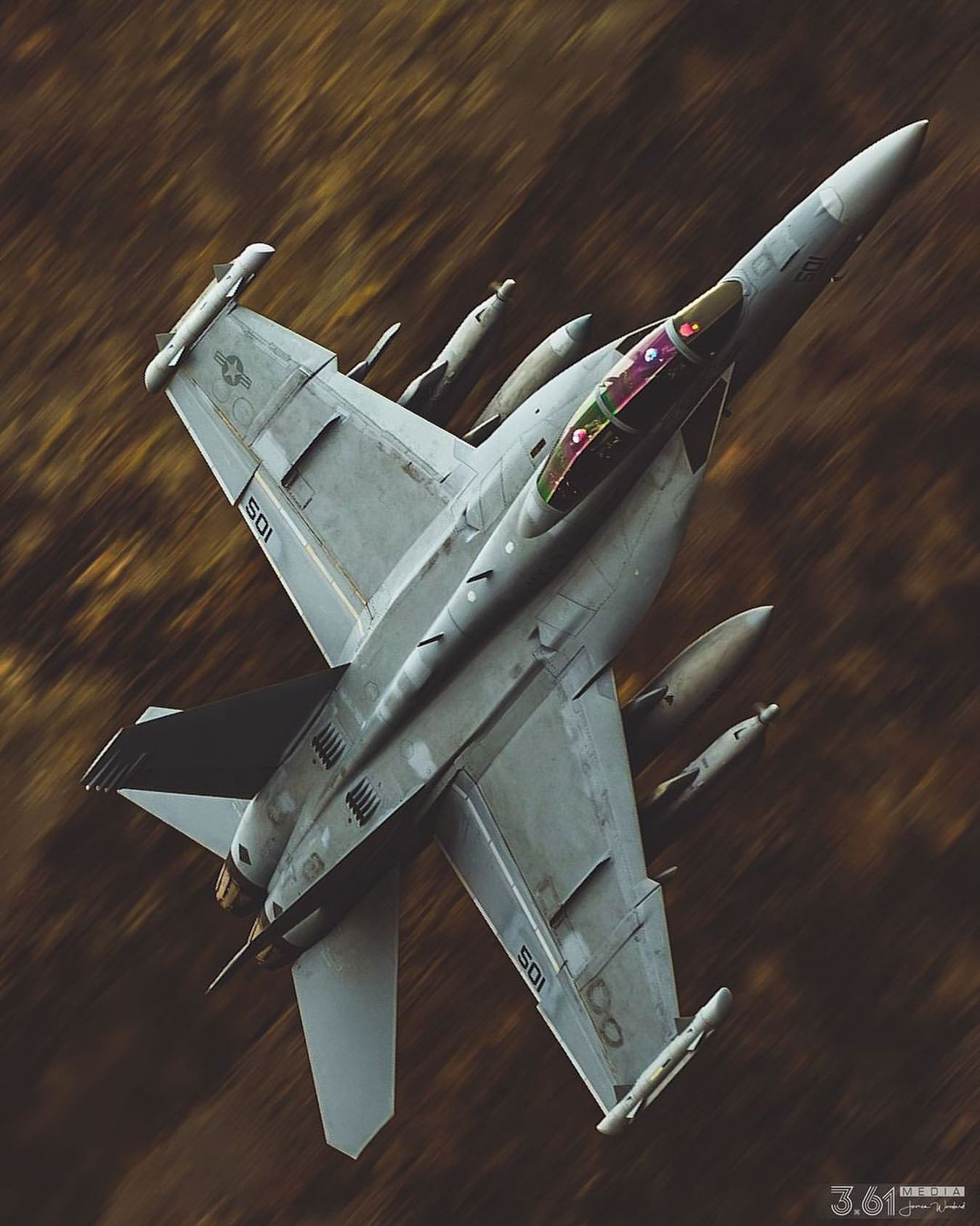 有哪些好看的战斗机壁纸?(最好是苏式和美式的)? - 知乎