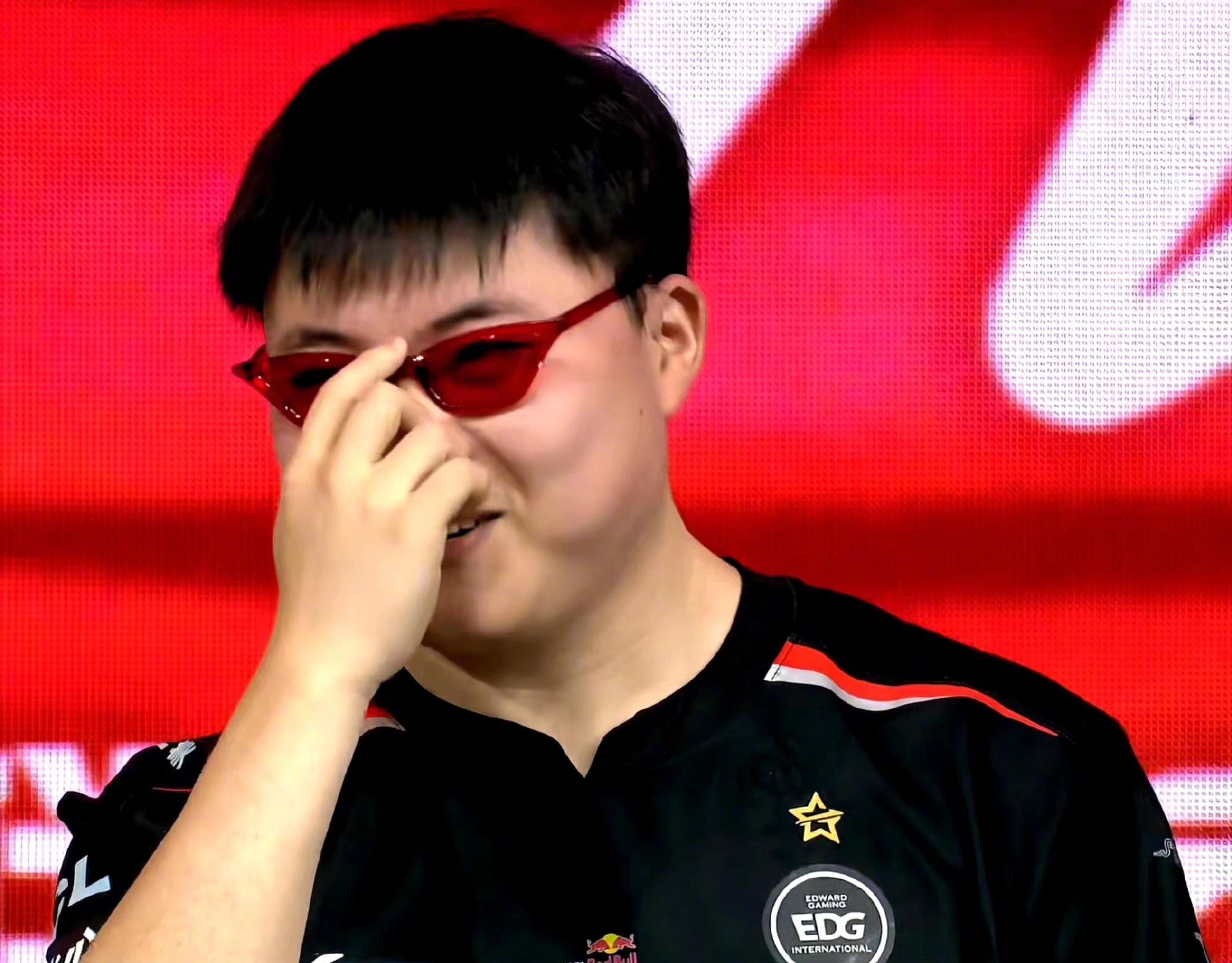 2023 lpl 夏季赛 uzi 招牌 vn 登场,edg 2:1 击败 we,如何评价这场