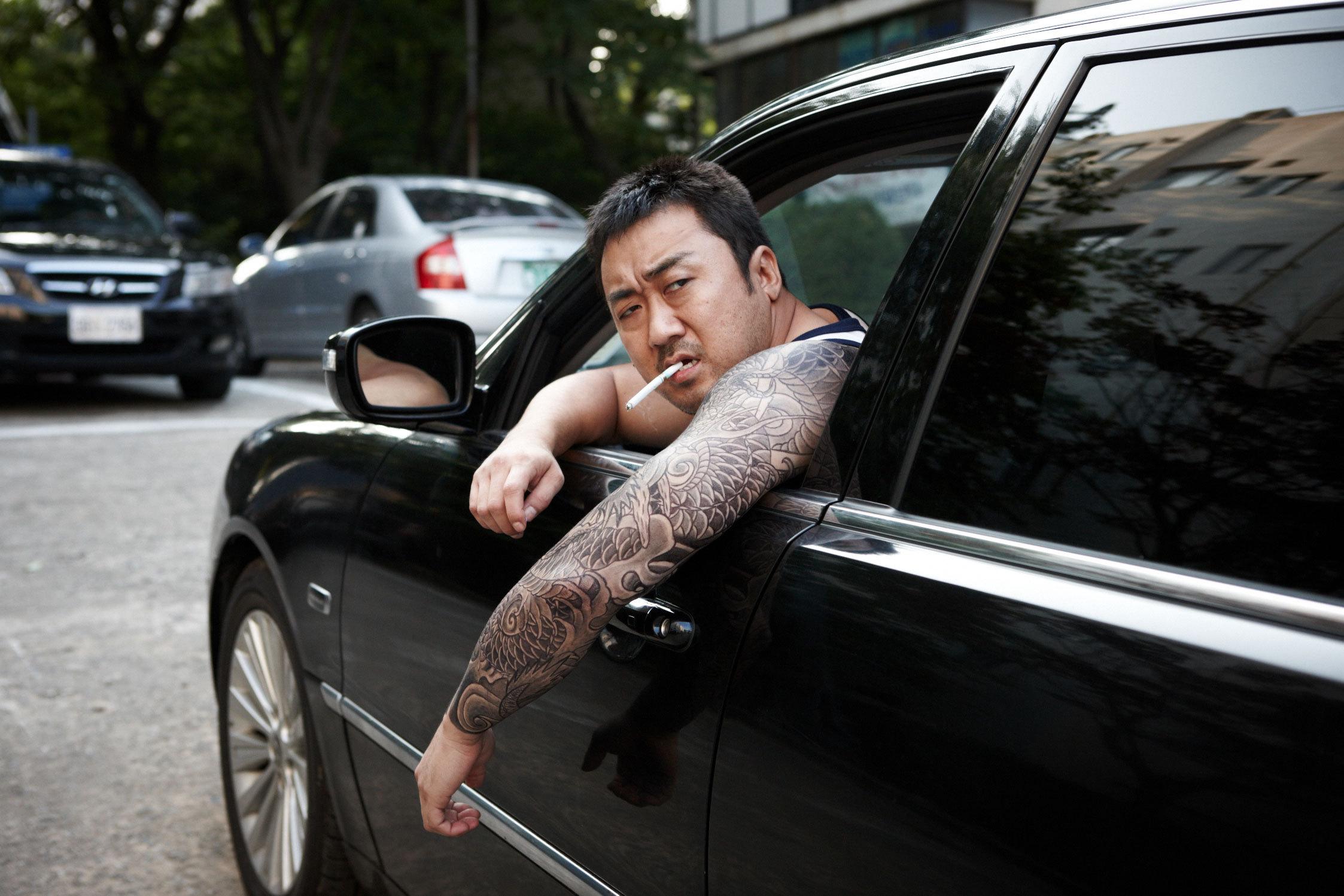 罕见题材这部大尺度电影真实揭露了腐败官员背后的奢靡生活