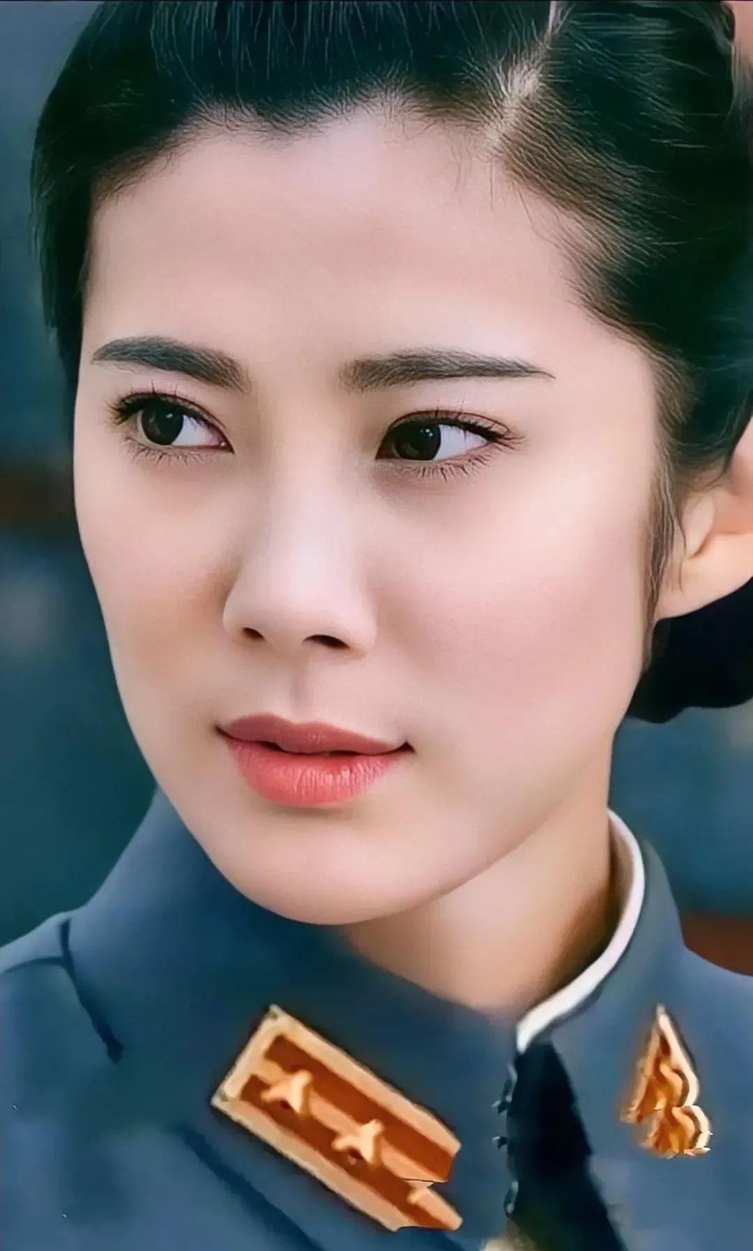 王珂当年红的发紫,曾被称为“女版于震”,大家对王珂有印象吗? - 知乎